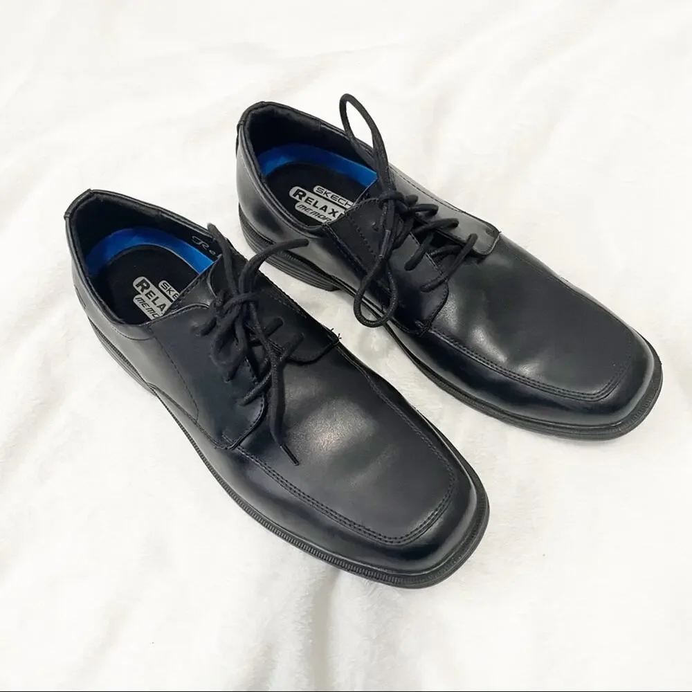 Skechers relaxed fit memory foam lace up square toe shoe size 9.5 men’s NEW